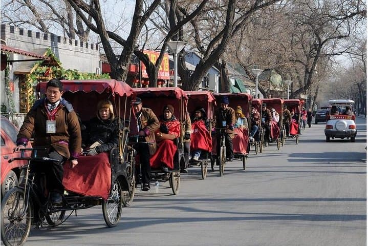 Old Beijing Hutong Layover: Bell & Drum Tower Walking Tour & Panjiayuan Antiques
