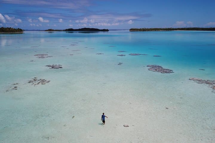 Blue Lagoon Private Tour Rangiroa — Motu Day, Shark Nursery & Snorkeling photo 2
