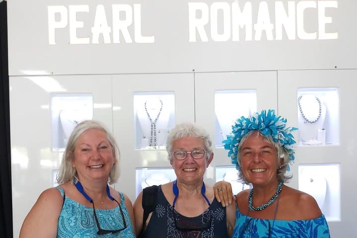 Moorea Scenic Shopping Tour from Cruise Ship: Pearls, Bays, and Belvedere Views photo 2