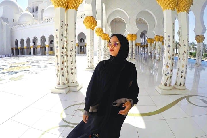 Abu Dhabi Private City Tour: Full-Day Grand Mosque, Emirates Palace & Corniche photo 5
