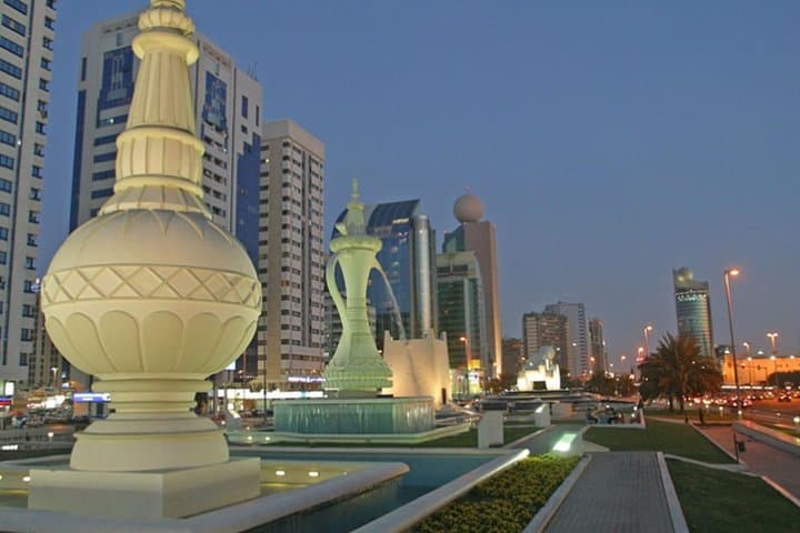 Abu Dhabi Day Tour from Dubai: Sheikh Zayed Mosque, Corniche & Emirates Palace photo 4