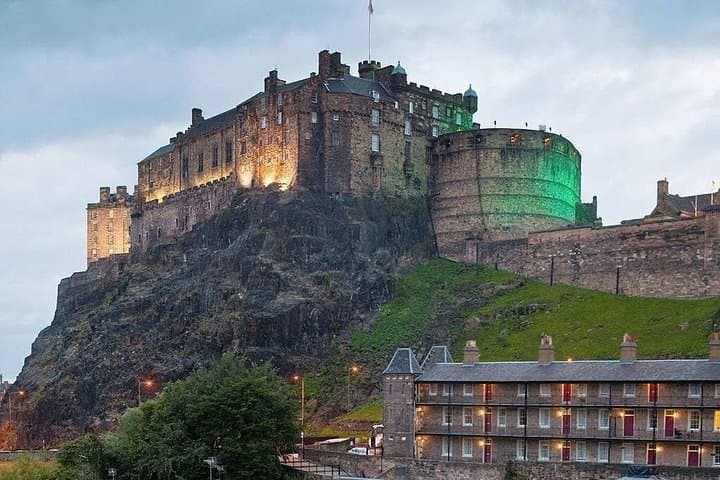 Edinburgh Half-Day Private Chauffeur Tour — Royal Mile, Castle & Arthur's Seat photo 3