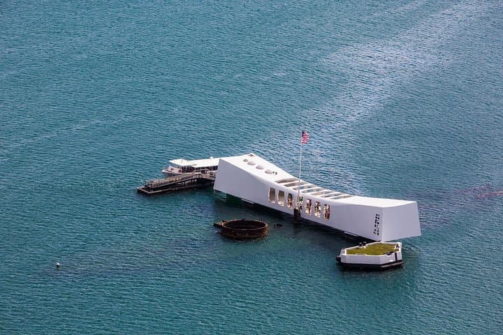 Pearl Harbor & Historic Honolulu Guided Tour with Lunch photo 3