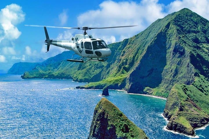 West Maui & Molokaʻi Helicopter Tour with Oceanfront Oceanfront Landing photo 2