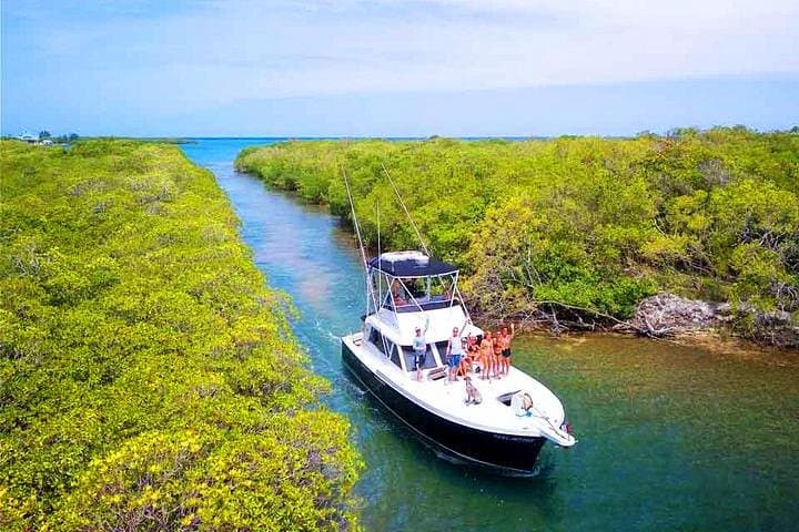 Roatán Northshore Snorkeling and Punta Gorda Garifuna Village Day Trip photo 3