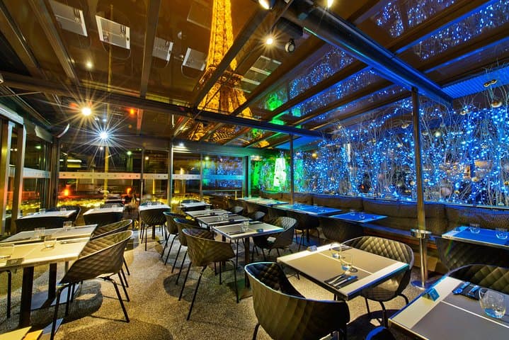 Seine River Dinner Cruise from Eiffel Tower — Bateaux Parisiens Bistro Parisien Experience