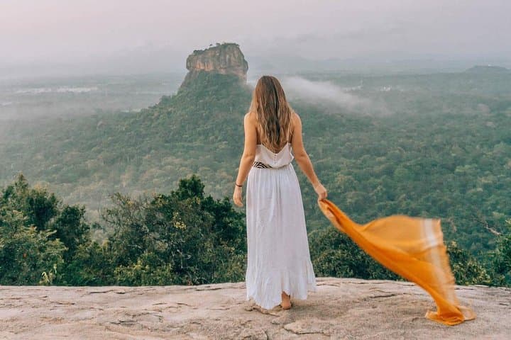 Negombo to Sigiriya: Lion Rock & Dambulla Cave Hiking Day Trip