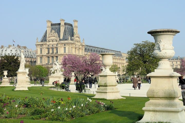 Private Paris Neighborhood Walking Tour: Top Sights & Hidden Gems photo 6