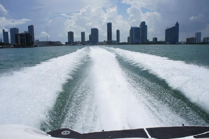 VIP Miami Speedboat Tour: Private 22-Foot Biscayne Bay Cruise to Star Island photo 4
