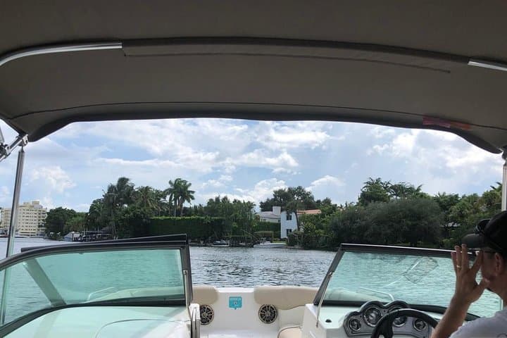 VIP Miami Speedboat Tour: Private 22-Foot Biscayne Bay Cruise to Star Island photo 6