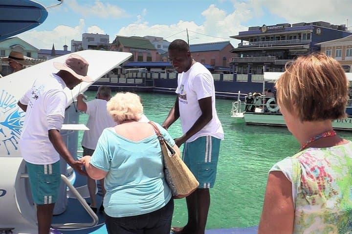Oculus Glass-Bottom Boat Tour to Cheeseburger Reef, Grand Cayman photo 3