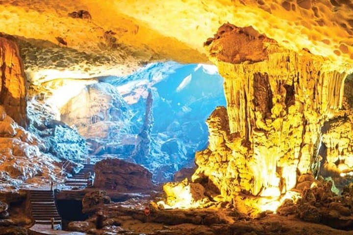 Reina Ha Long Luxury Day Cruise: Kayak, Cave & Sunset in Ha Long Bay photo 2