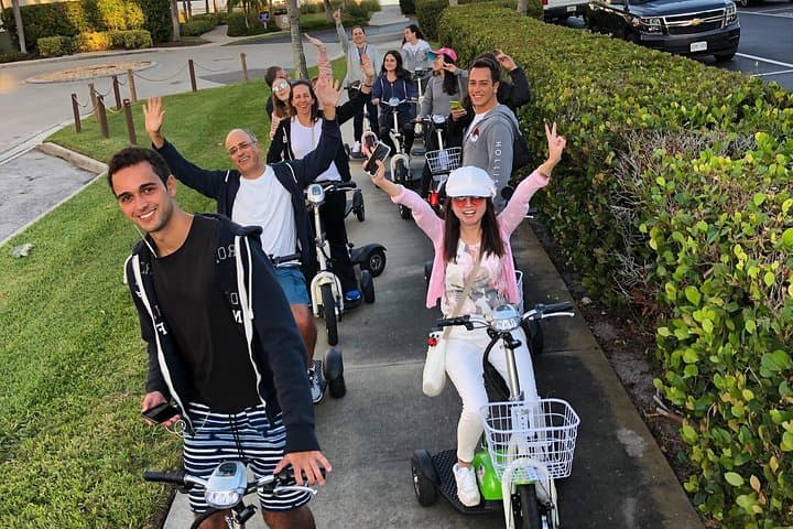 Naples Electric Trike Tour: Guided 90-Min City Sightseeing on Motorized Trikes