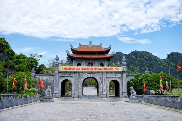 Full-Day Ninh Binh Highlights Tour: Mua Cave, Tam Coc Boat & Bich Dong by Bike photo 3