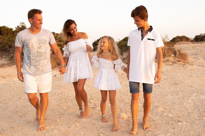 Marbella Professional Photo Shoot: Private 1–4 Hour Sessions in Iconic Locations