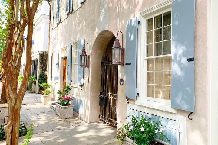 Charleston Alleyways Walking Tour: Hidden Passages & Rainbow Row photo 5