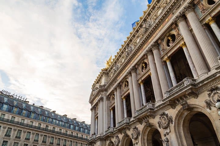 Paris Highlights Private Sightseeing Car Tour — Eiffel, Louvre & Hidden Gems photo 3