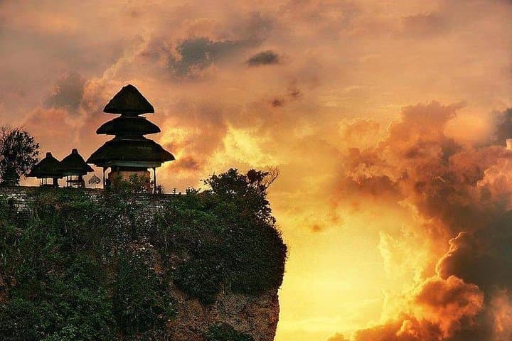 Uluwatu Temple Sunset & Kecak Fire Dance: Cliffside Ritual Guide photo 4