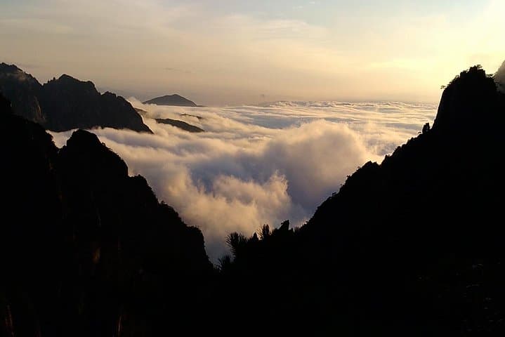 Huangshan Summit & Hongcun Village: All-Inclusive One-Day Private Tour photo 2