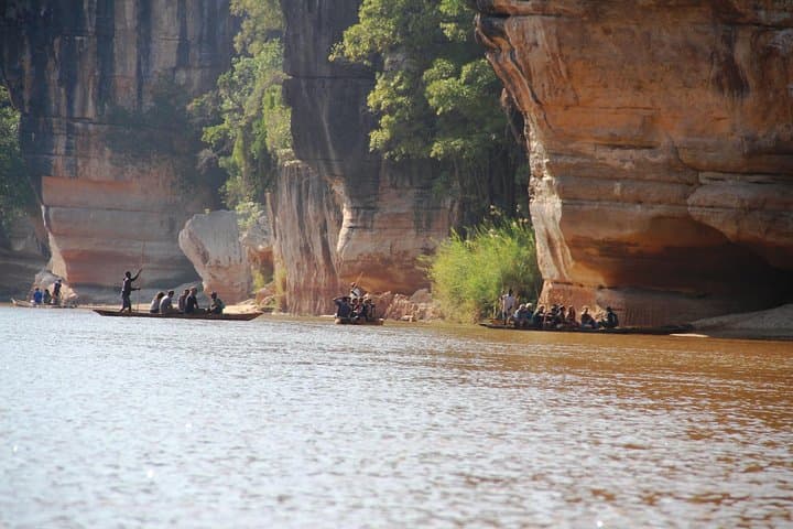 Tsingy of Bemaraha and Morondava: Baobab Avenues, Ferries and the Limestone Forest photo 4