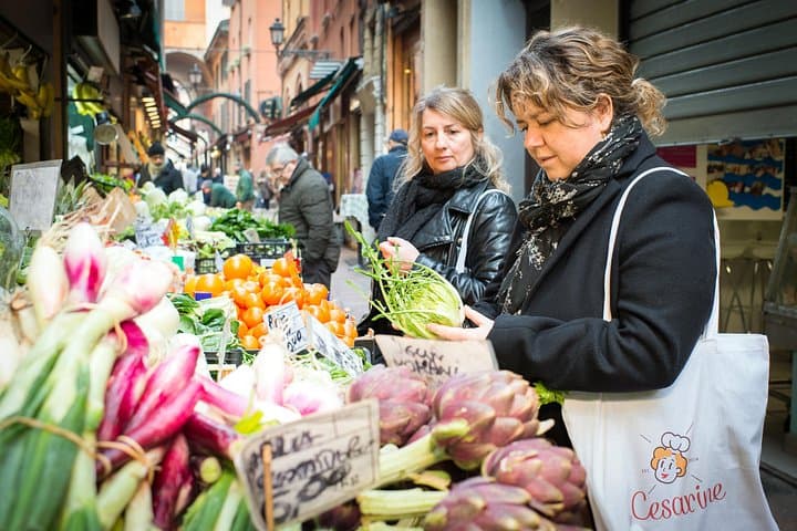 Lecce Market Tour and Authentic Aperitivo at a Local's Home — Cesarine Experience photo 2