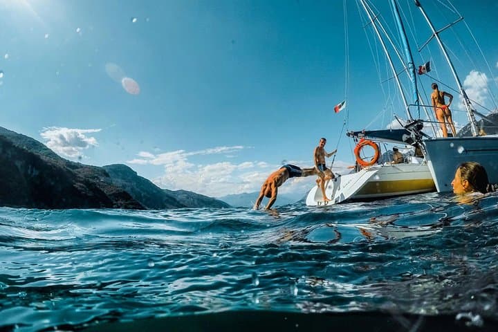 Half-Day Sailing on Lake Como: Aperitivo, Swim & Captain Experience