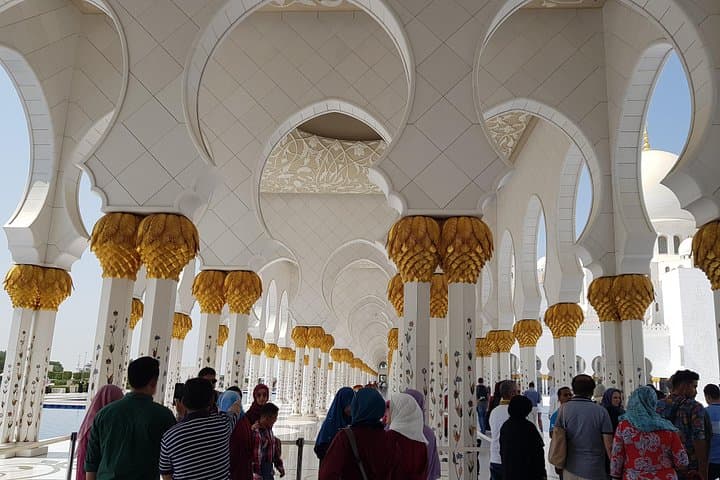Abu Dhabi Private City Sightseeing Tour — Sheikh Zayed, Corniche & Yas Island photo 5