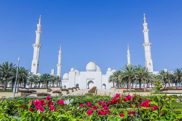 Abu Dhabi Full-Day City Tour from Dubai: Sheikh Zayed, Corniche & Saadiyat Highlights