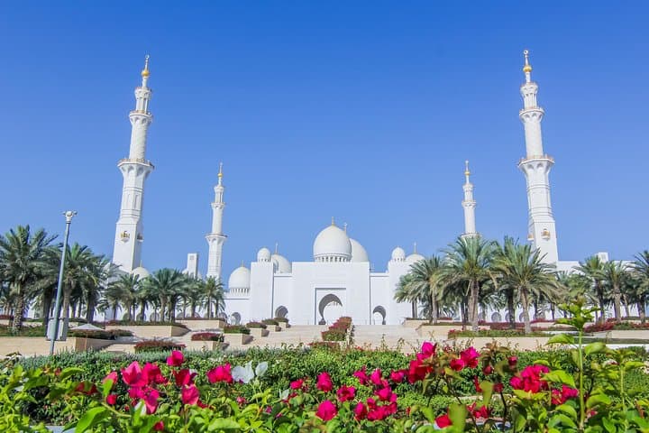 Half-Day Abu Dhabi Highlights: Sheikh Zayed Mosque, Heritage Village & Corniche photo 3