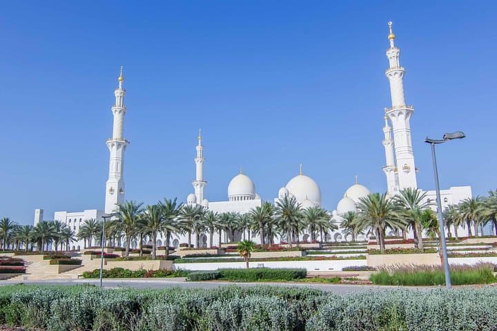 Half-Day Abu Dhabi Highlights: Sheikh Zayed Mosque, Heritage Village & Corniche