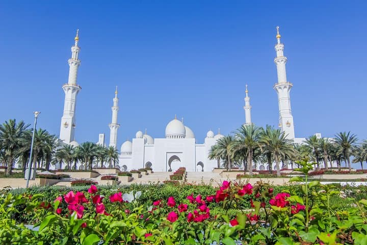 Half-Day Abu Dhabi Highlights: Sheikh Zayed Mosque, Corniche & Central Souq photo 4
