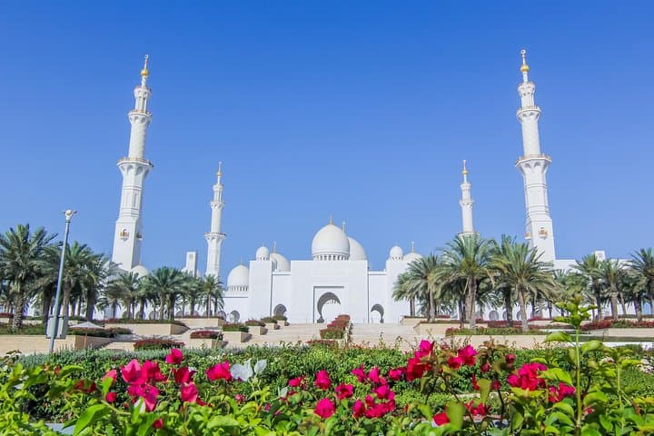 Abu Dhabi Full-Day Private Tour from Dubai — Sheikh Zayed, Corniche & Cultural Stops