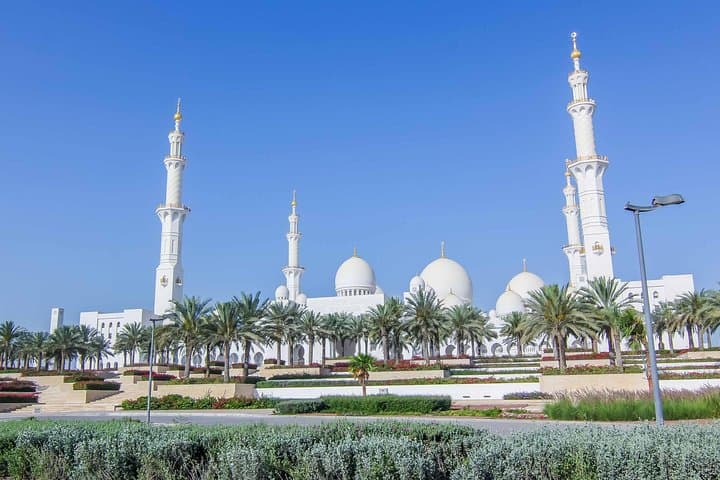 Abu Dhabi Full-Day Private Tour from Dubai — Sheikh Zayed, Corniche & Cultural Stops photo 4