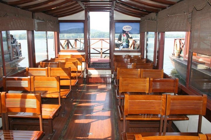Hangzhou West Lake & Lingyin Temple Private Day Tour photo 3