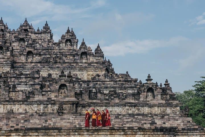 Borobudur Half-Day Tour from Yogyakarta — Top Access, Reliefs & Mendut photo 3