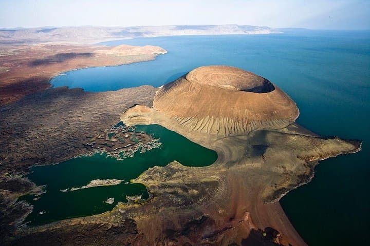 Across the Jade Sea: 8-Day Lake Turkana Camping Safari photo 4