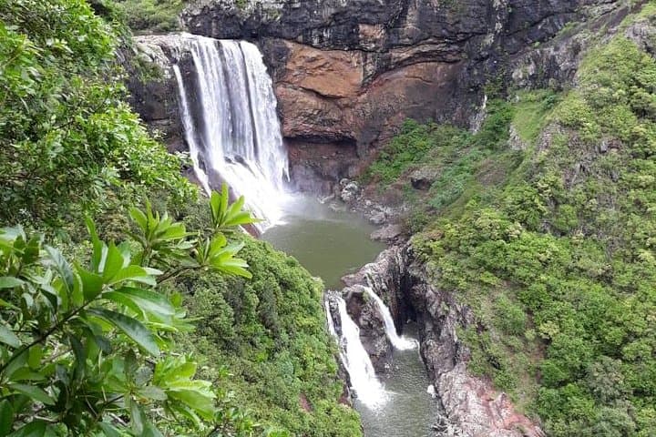 7 Cascades Half-Day Hike — Mauritius Waterfalls, Wild Forests & Local Snacks photo 6