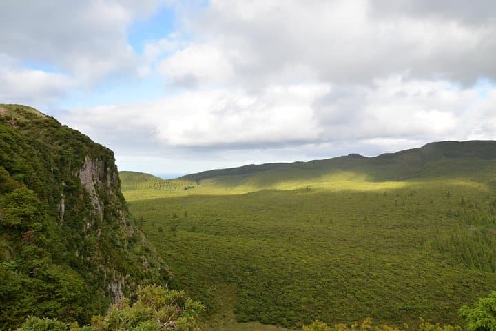 Rocha do Chambre Trail: Challenging Half-Day Hike on Terceira Island photo 4
