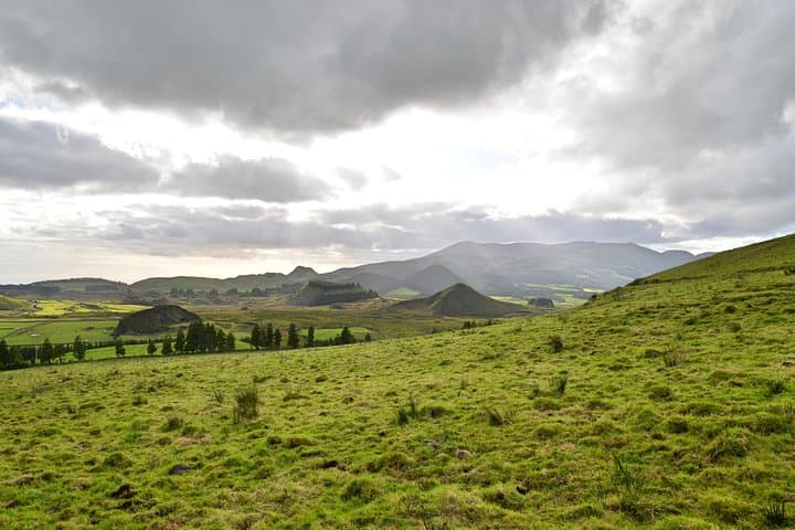 Rocha do Chambre Trail: Challenging Half-Day Hike on Terceira Island photo 6