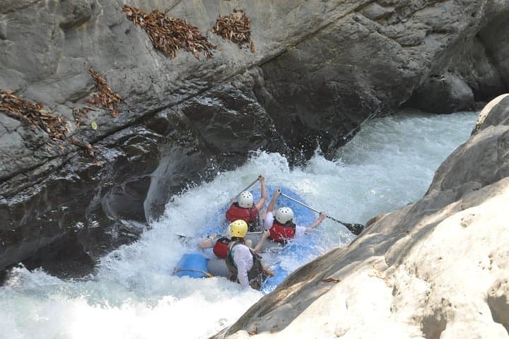 El Chorro Whitewater Rafting — Class IV Rapids on the Naranjo River Near Manuel Antonio photo 5