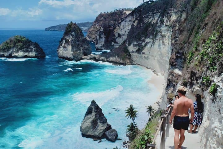West-Meet-East Nusa Penida: Diamond Beach to Kelingking Day Tour photo 2