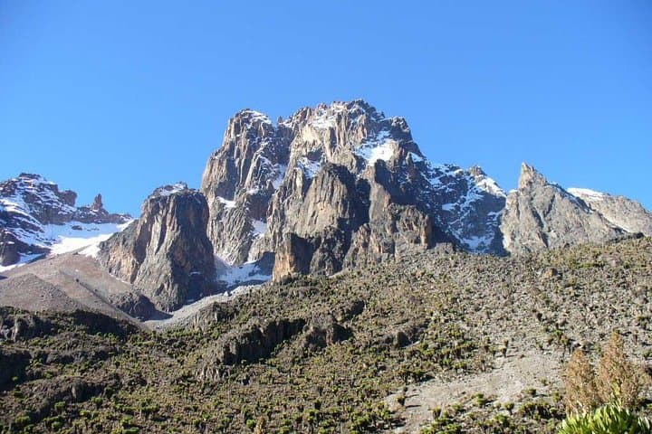 6-Day Mount Kenya Hiking Expedition to Pt Lenana via Chogoria