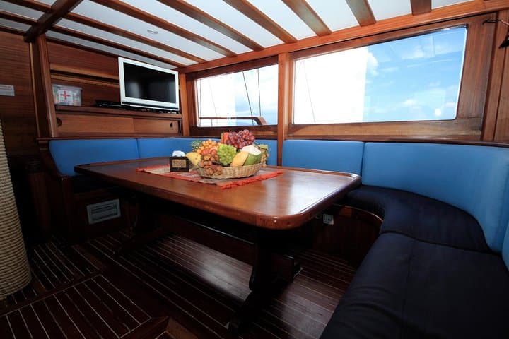 Angthong Discovery Cruise from Koh Samui — Full-Day Guide to Emerald Lake & Limestone Islands photo 6
