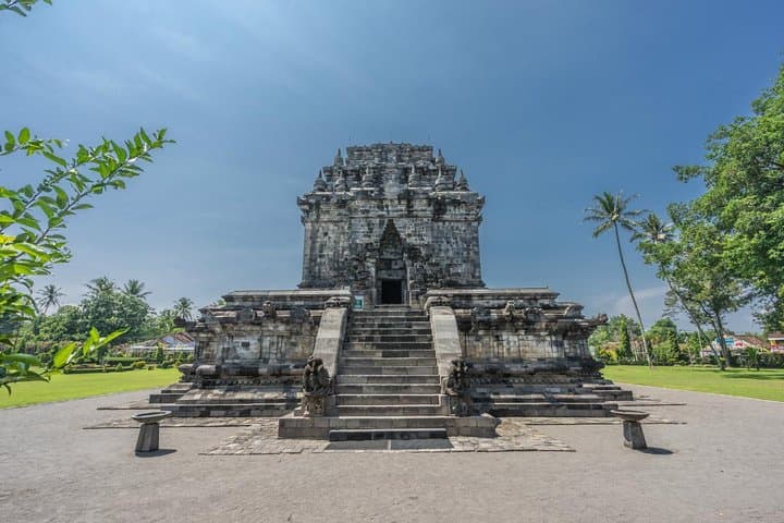 Full-Day Yogyakarta Adventure: Borobudur Sunrise, Merapi 4WD & River Tubing photo 6