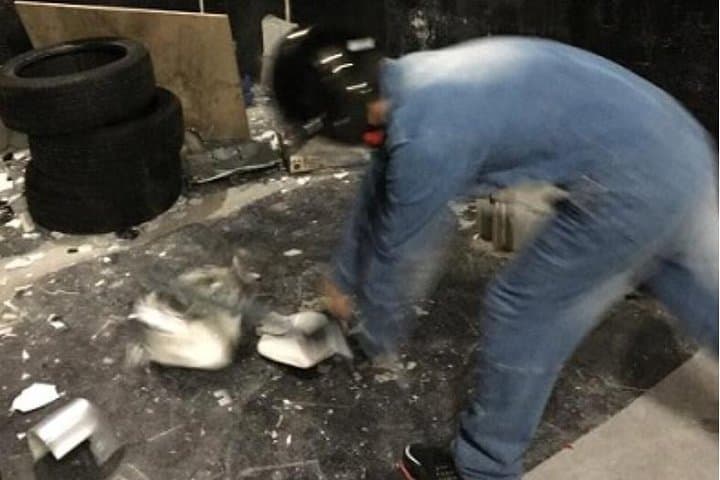 Namba Smash Room: Break Appliances and Release Instincts in Osaka photo 2