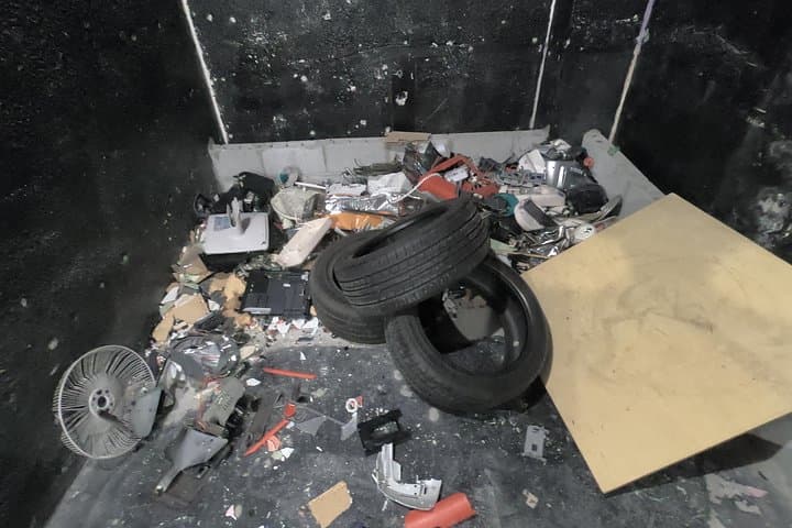 Namba Smash Room: Break Appliances and Release Instincts in Osaka photo 5