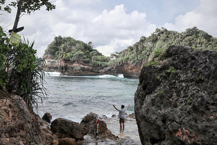 2-Day Malang Beach Camping: Sendiki Sunrise & Batu Bengkung Coastal Hike