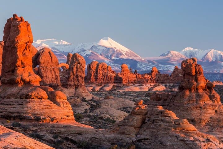 Capture the Magic: Sunset and Night Photography Tour in Arches National Park photo 3