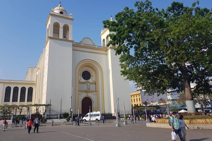 Panoramic Tour of San Salvador Historic Center: Guided City Walking Experience