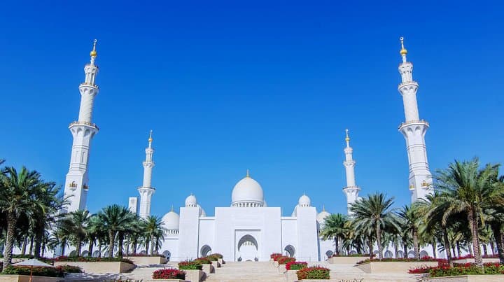 Private Abu Dhabi Full-Day Tour: Sheikh Zayed Grand Mosque & Qasr Al Watan with Lunch photo 2
